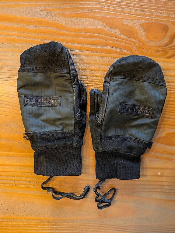 Guanti & manicotti: Snowboardhandschuhe von Dakine, Grösse M – Usato da Schwyz venduto da Magdalena86