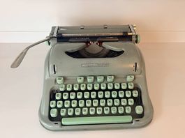Hermes 3000 Schreibmaschine, mintgrün, Vintage mit Koffer