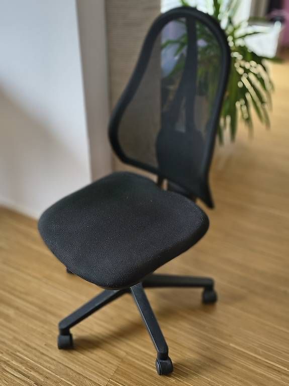 Stühle: Bürostuhl schwarz  – Gebraucht aus Luzern von Gilles-J