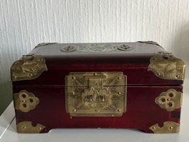 Coffre A Bijoux, Chinoise Avec Médaillon De Jade