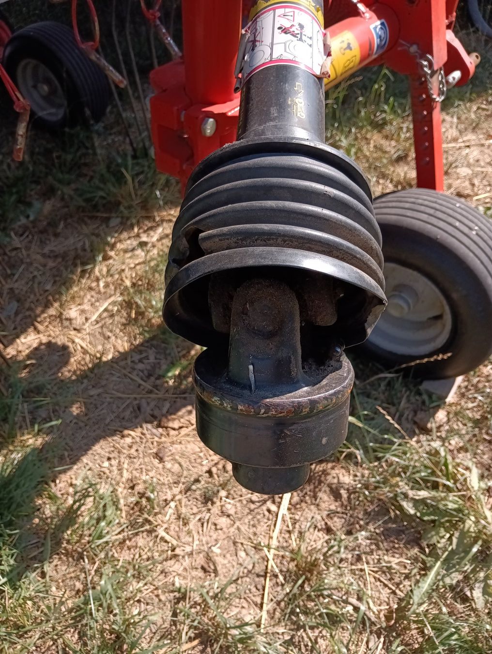 Kuhn Raccolta foraggio grezzo: Kuhn Kreiselschwader – Difettoso da Kloten venduto da Befe12 1