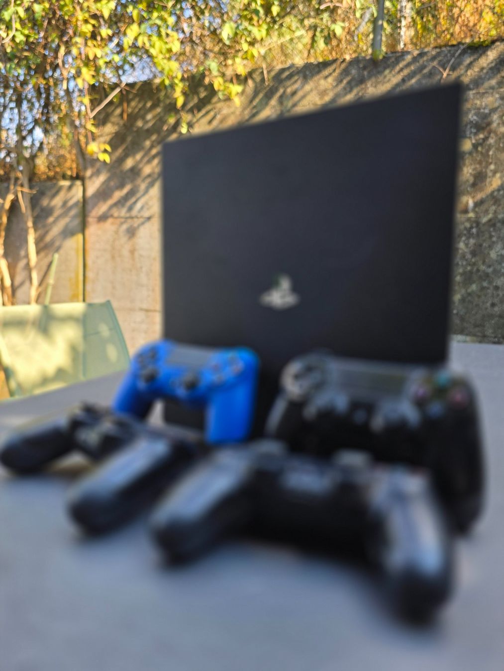 Sony Console: PS4 PRO 1TB + 4 Controller. – Usato da Windisch venduto da J_Kaufmann