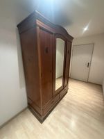 Antiker Holzschrank