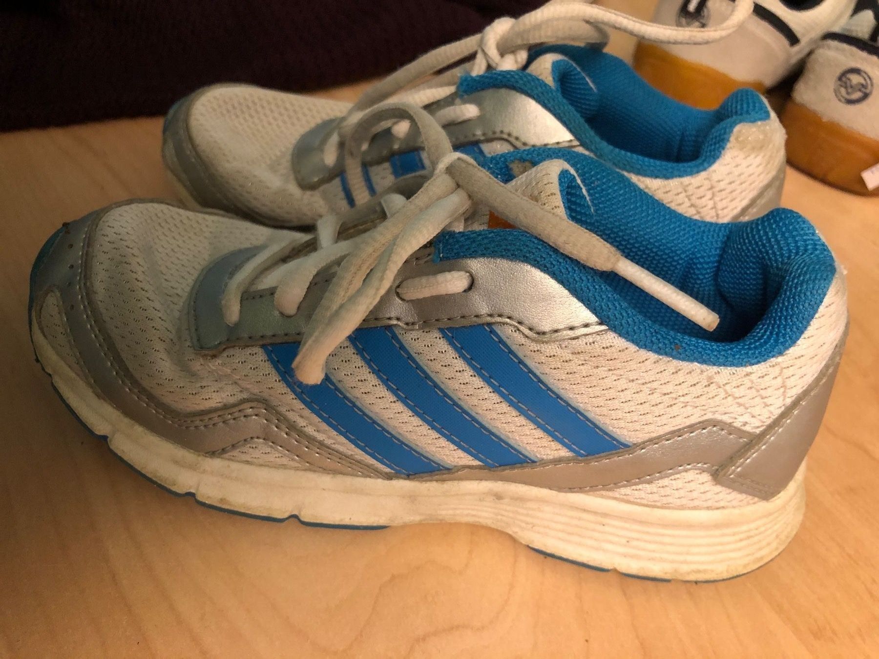 Adidas Scarpe per ragazzi: Adidas Turnschuhe Gr. 31 – Usato da Obergerlafingen venduto da cabo4