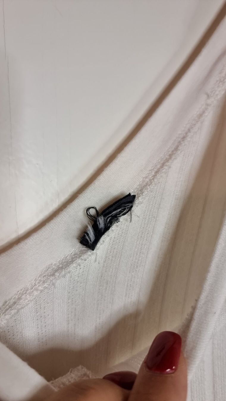 Maglioni & Felpe: Weisses Ripp-Shirt, Langarm, Grösse 36/38 – Usato da Wald ZH venduto da CapLux 2