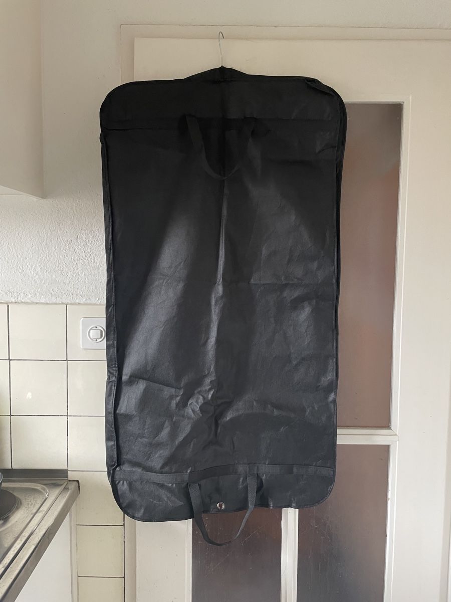 Guardaroba: Schwarz Kleiderhülle – Usato da Zürich venduto da daria_m 1