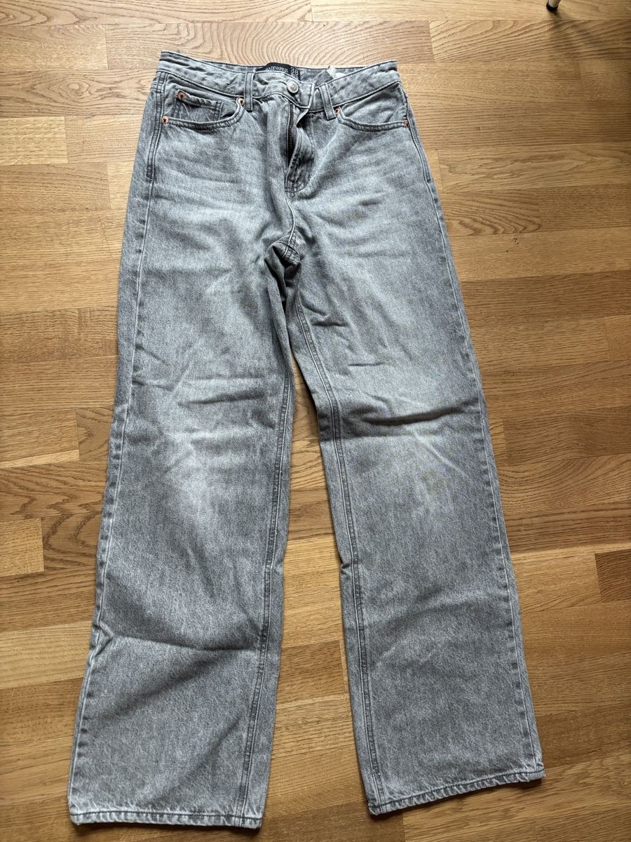 Stradivarius Jeans: Jeans grau Gr. 38 wie neu – Usato da Zürich venduto da Ferrri