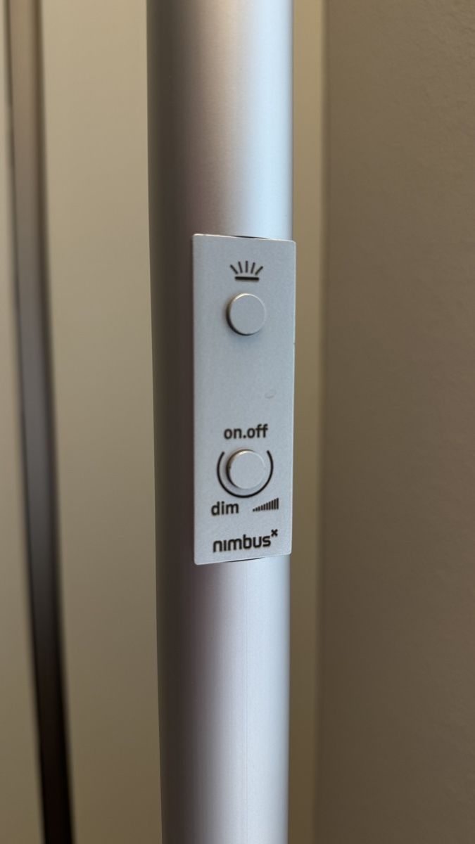 Lampes: Nimbus Stehleuchte mit Bewegungssensor und Dimmfunktion – D'occasion à Uitikon Waldegg par sab271 3