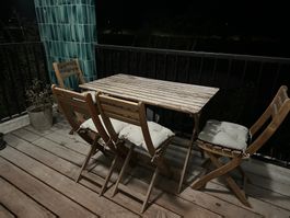Outdoor Tisch Ikea + Stühle mit Kissen