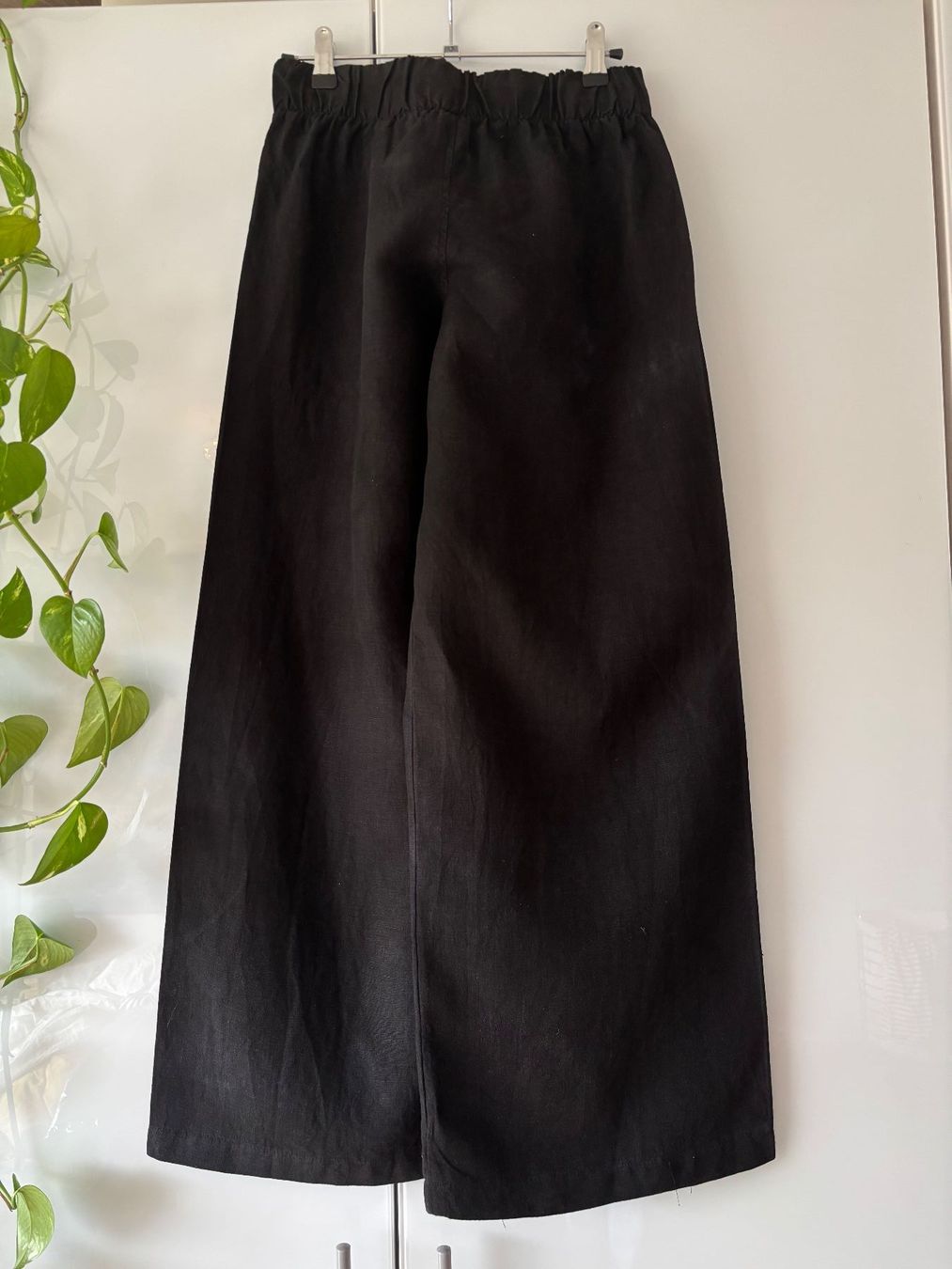 Pantaloni: HANDMADE schwarze Leinenhose – Usato da Zürich venduto da missmodernage 3