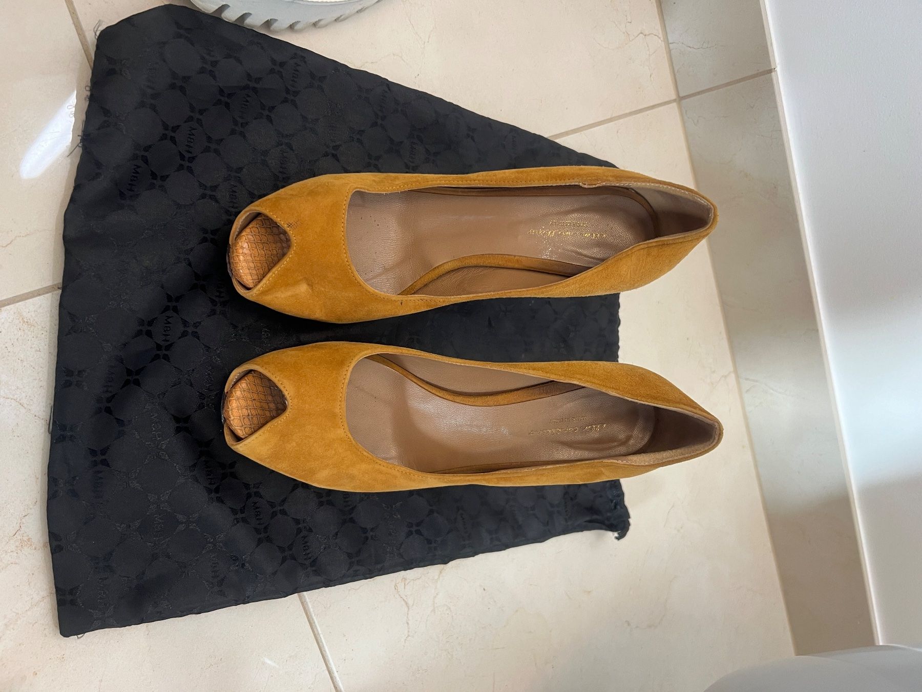 Scarpe da donna: Escarpins compensés Vero Cuoio T38 daim – Usato da Villars-Tiercelin venduto da OliBanu