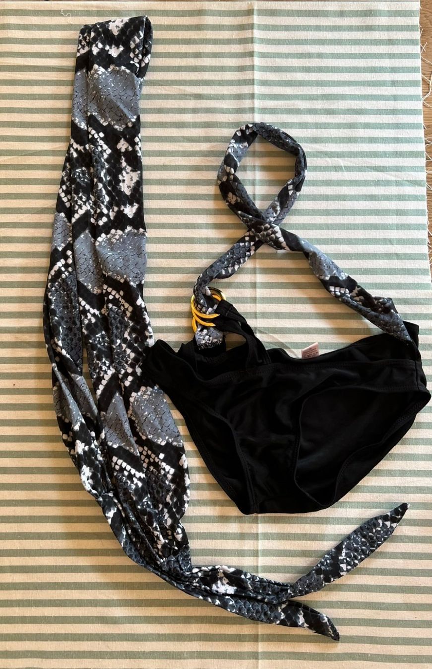 Costumi da bagno & Bikini: Neuwertiges Bikini schwarz-grau Gr. S - 224236 – Usato da Küssnacht am Rigi venduto da Pidu5