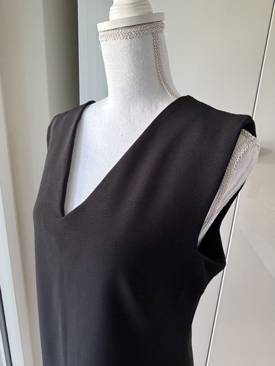 Mango Vestiti: Mango - Black V-neck sleeveless dress – Usato da Nyon venduto da Deb_D39 4