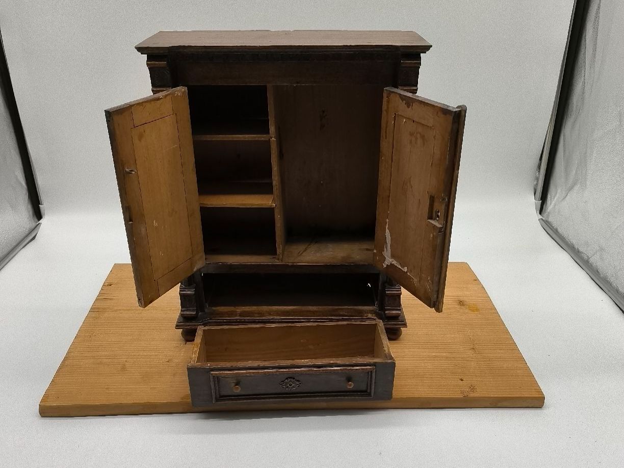 Armadi: Antiker Modelschrank, vermutlich Jugendstil. – Usato da Maladers venduto da der_Holzwurm 1