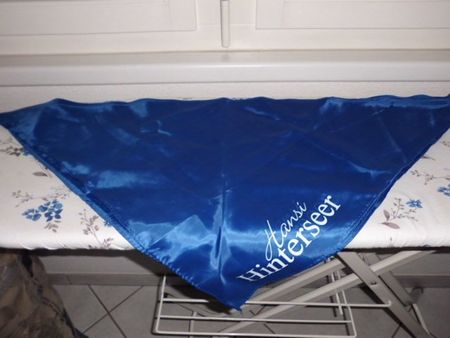 HALSTUCH DREIECK HANSI HINTERSEER( GRÖSSE LÄNGE 102 CM)