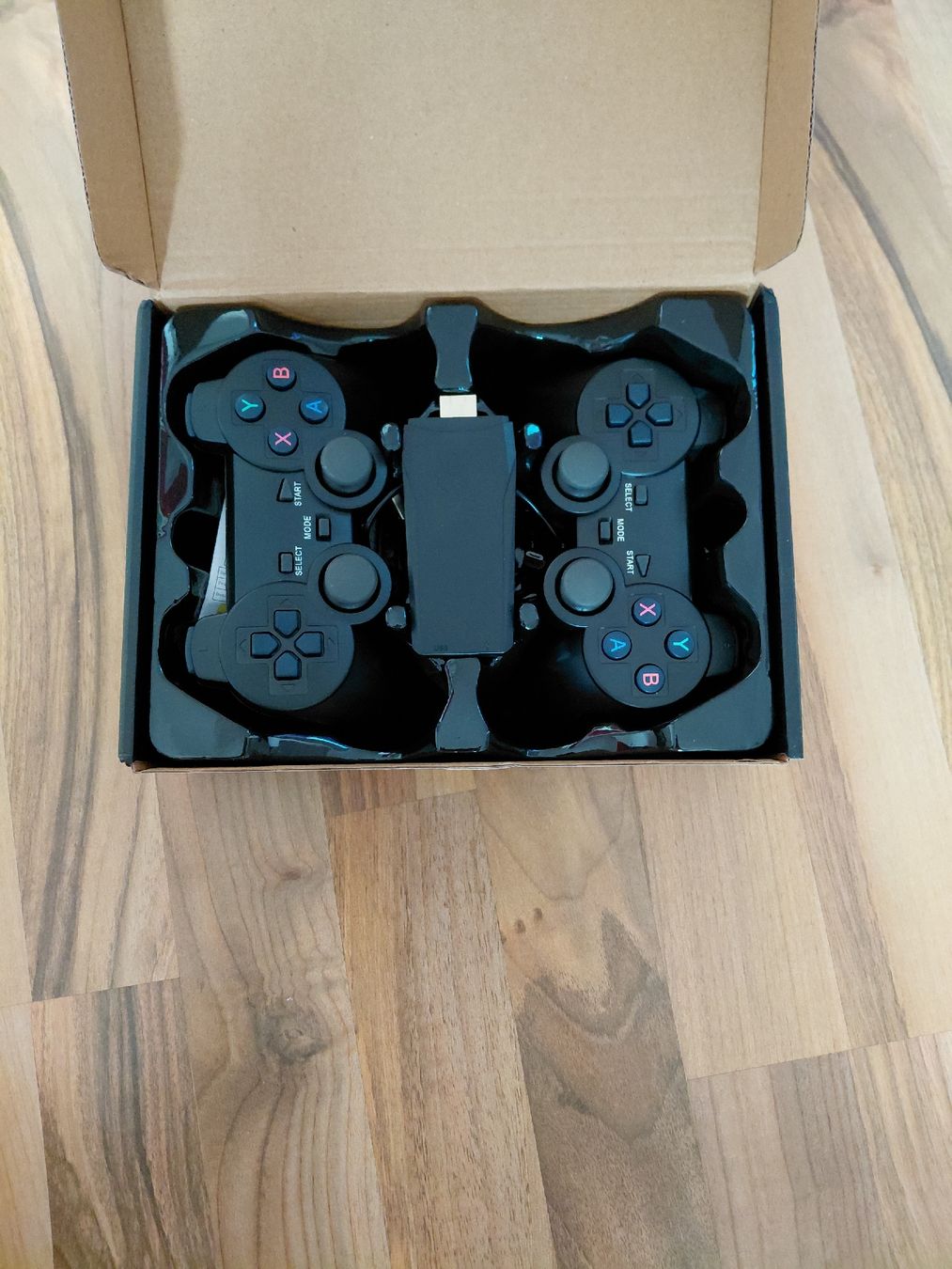 Console: 2.4G Wireless Controller Game Stick Lite mit 2 Controllern – Nuovo e nell'imballaggio originale da Dulliken venduto da liv_b665 1