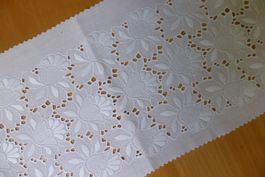 Alte St. Galler Ätz- Stickerei weiss - 18 x 55 cm