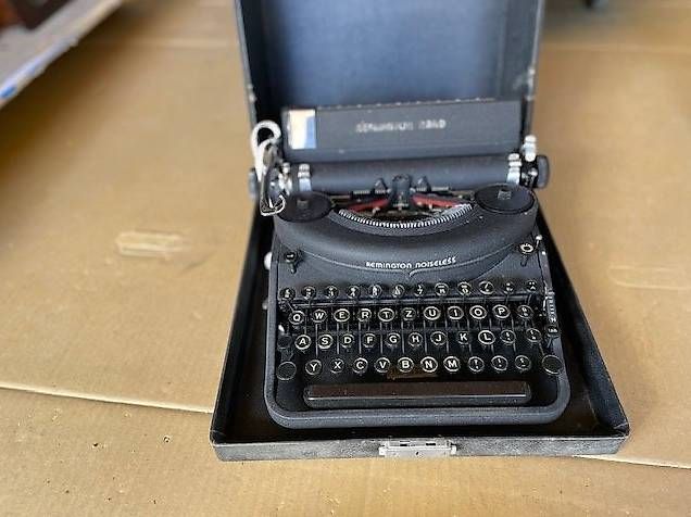 Remington Macchine da scrivere: Machine à ècrire REMINGTON Noiseless portable – Usato da Colombier NE venduto da Boy48