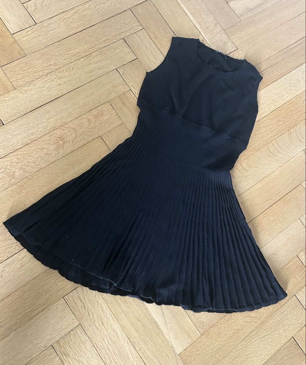 Kleider: Jolie petite robe noire, taille extensible – Gebraucht aus Neuchâtel von Yaya2020 6