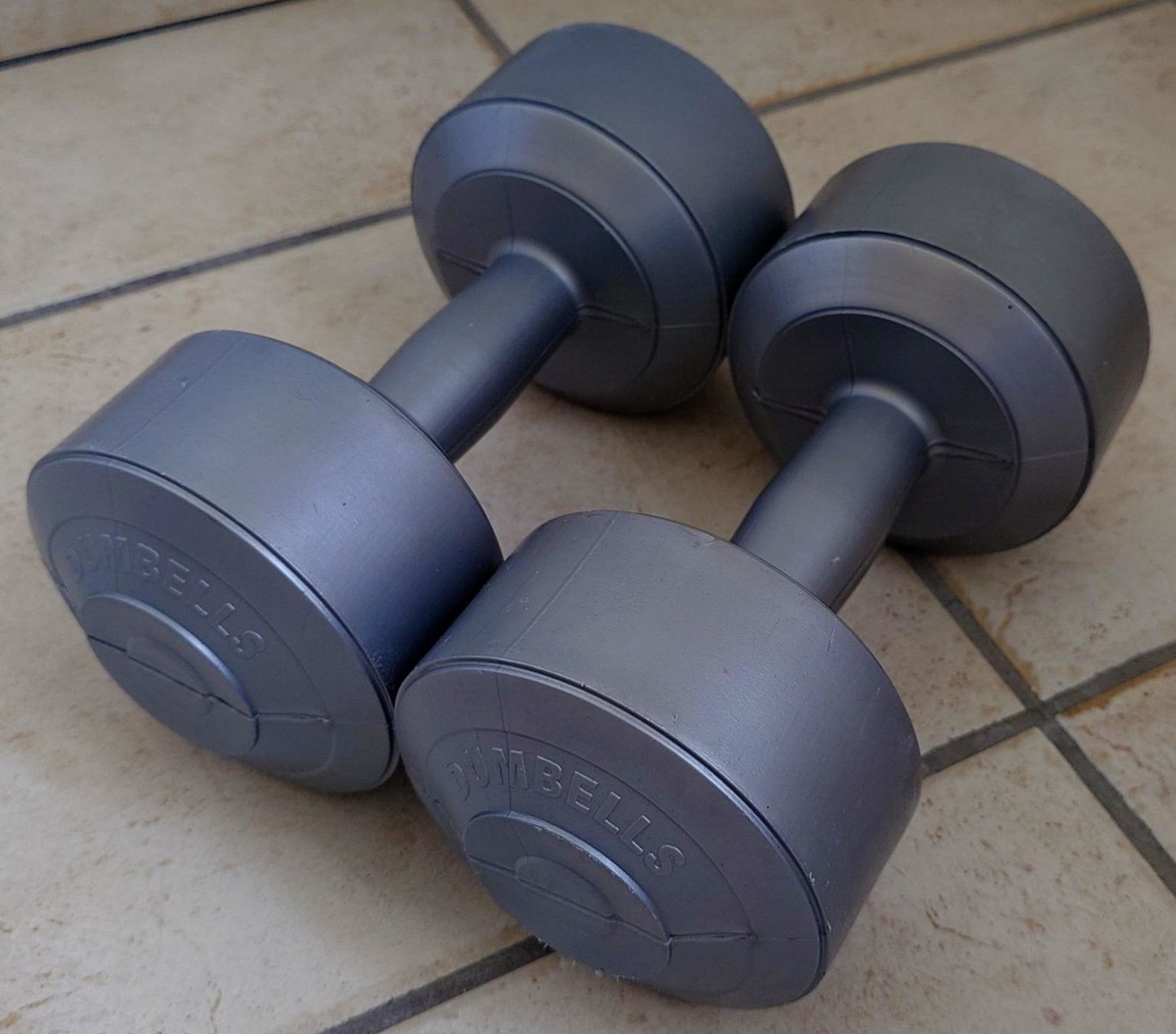 Manubri & Pesi: DUMBBELLS - Hanteln 5Kg – Usato da Biel/Bienne venduto da TheShop4U 1