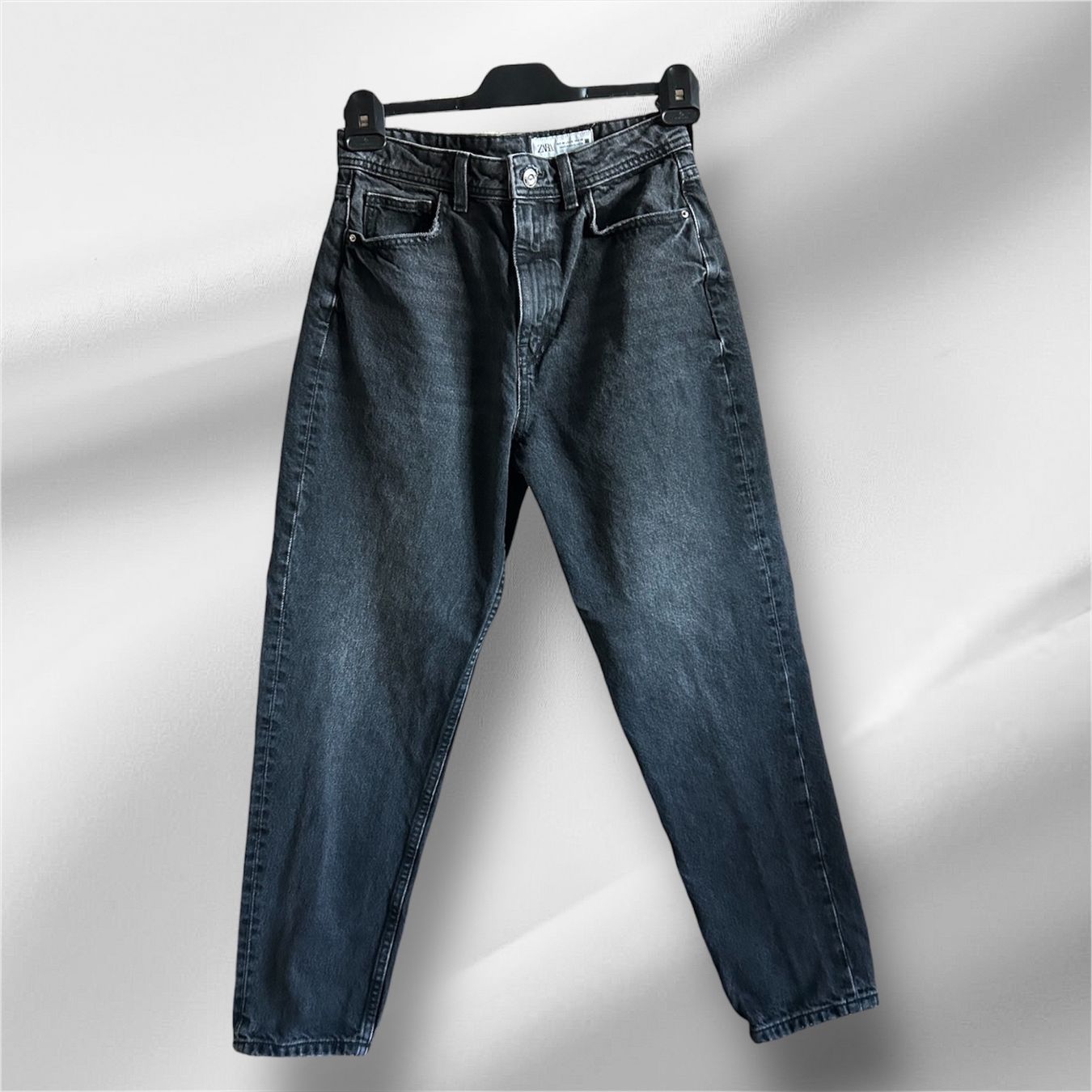 Zara Jeans: Schwarze Mom Jeans – D'occasion à Windisch par dib_k27s