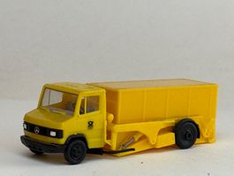 GB3-  Herpa Mercedes Hubwagen Post