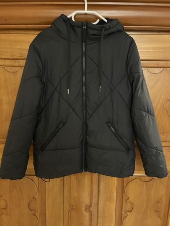 EDC Jacke mit Kapuze, Schwarz, Grösse M – Top Zustand!