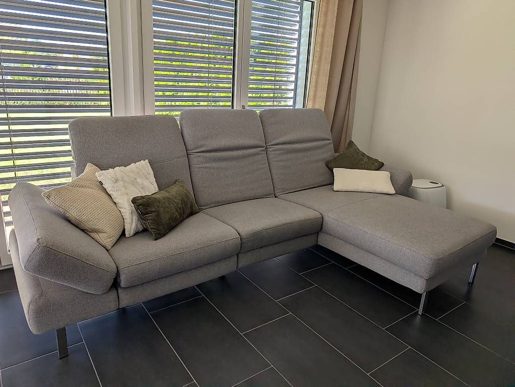 Sofas: Super bequemes Sofa grau mit elektr. Relaxfunktion – D'occasion à Berg TG par KatRo 3