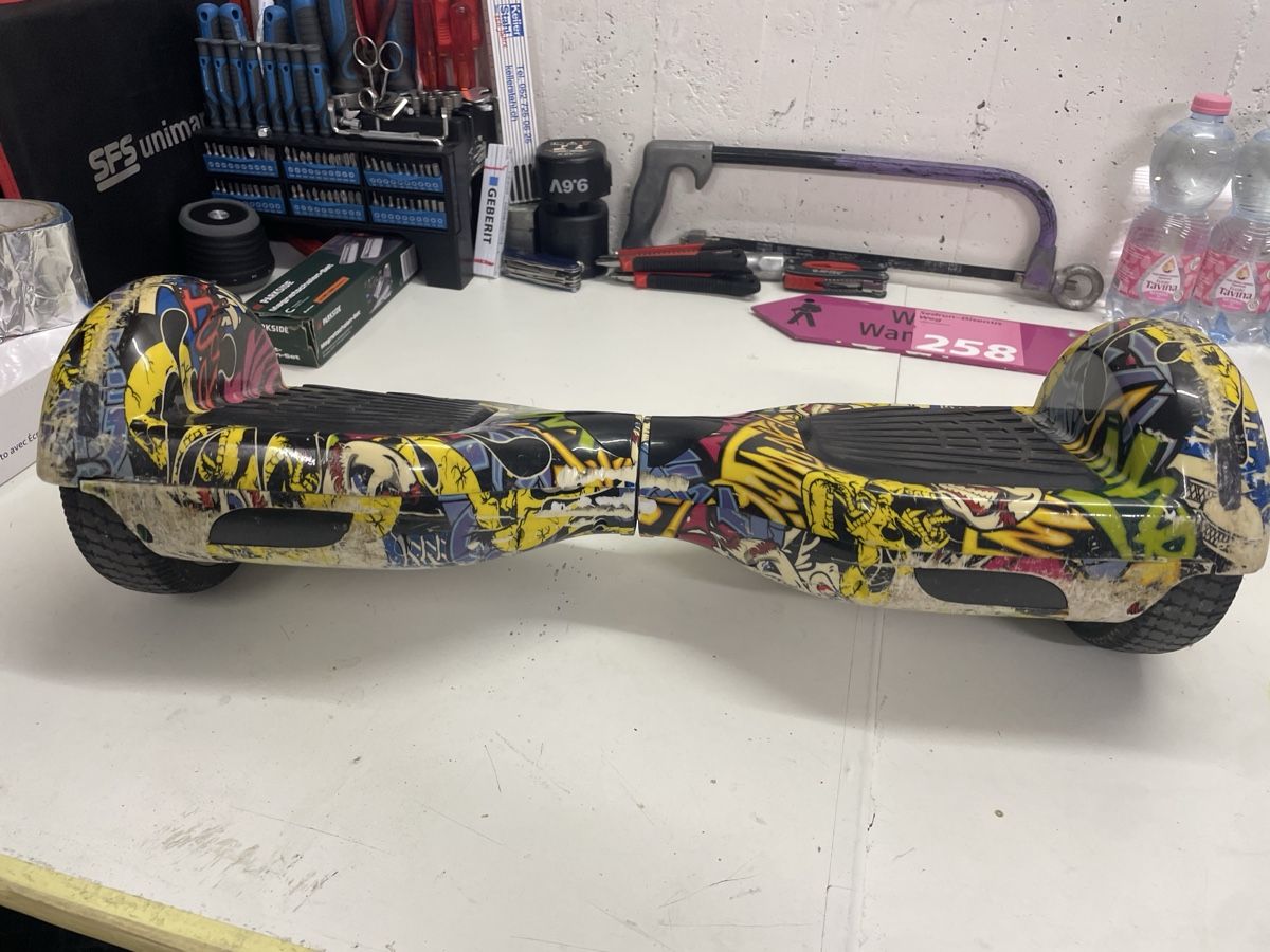 Hoverboard: Hoverboard mit Graffiti-Design gebraucht ( mit Ladekabel) – Usato da Frauenfeld venduto da sve_r5qv