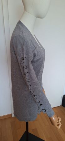 Morgan, gilet gris (lacé sur les bras)