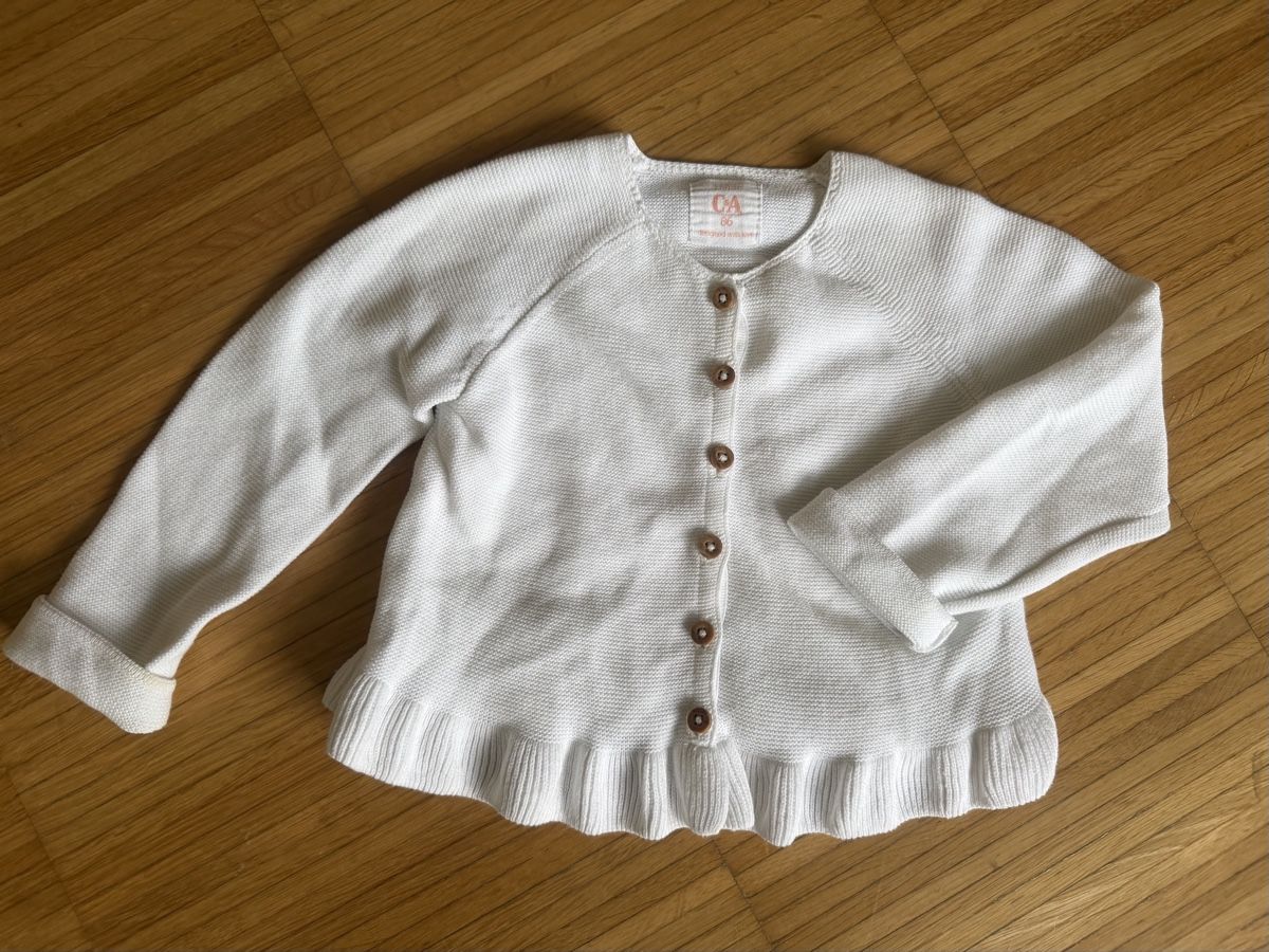 C&A Giacche & Cappotti: Strickjacke weiss, Gr 86 – Usato da Zürich venduto da Freudefant