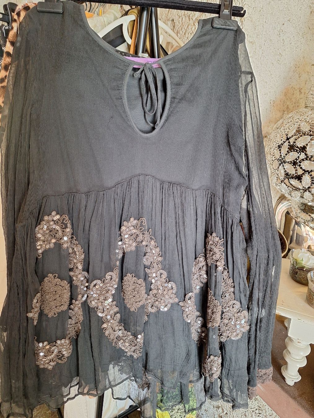 Camicette: Seidenbluse mit Pailletenstickerei – Usato da Rheinfelden venduto da Cleopatra2000