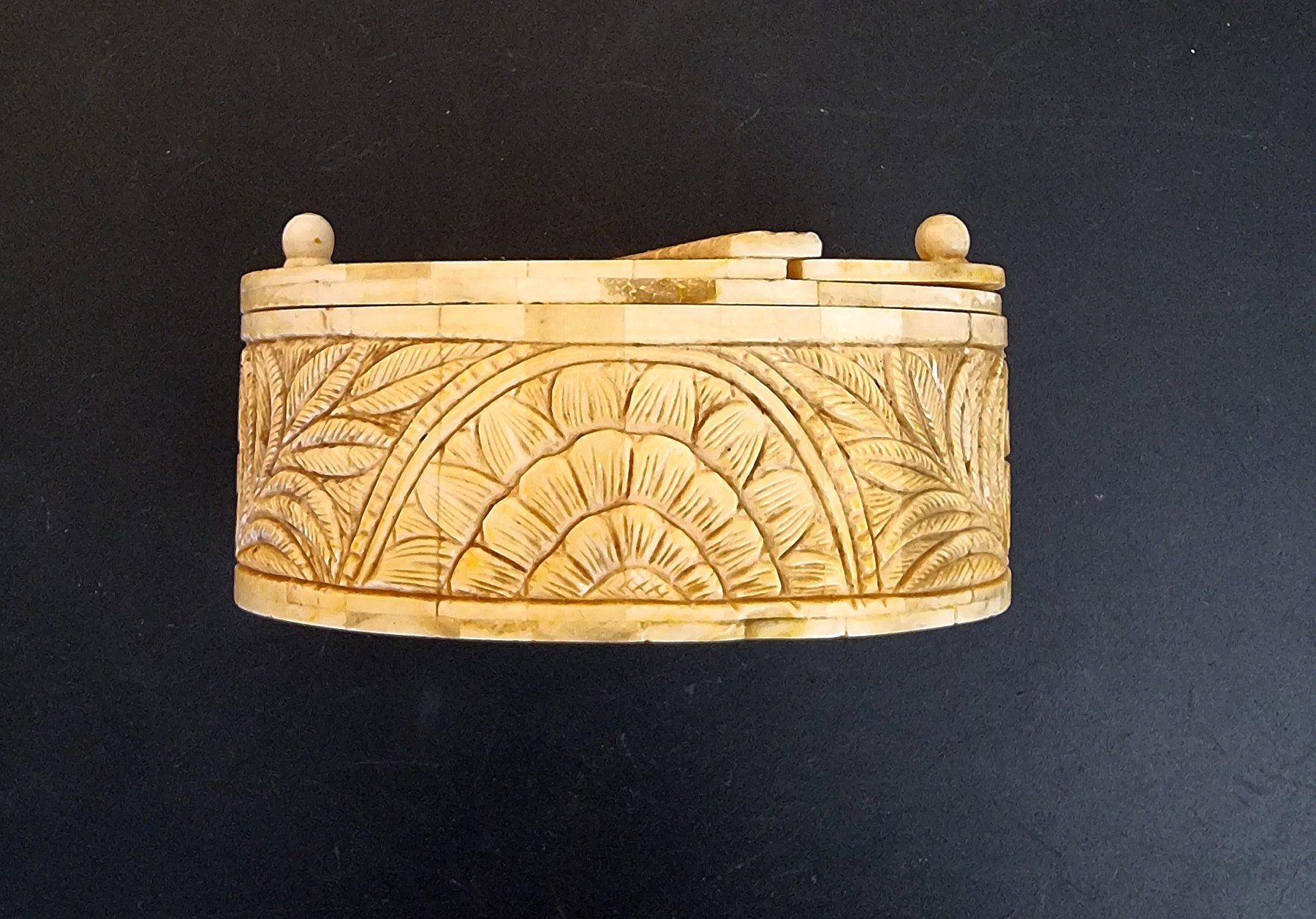 Dosen: Boîte à bijoux ancienne sculptée – Gebraucht aus Veyrier von Leilazizou 1
