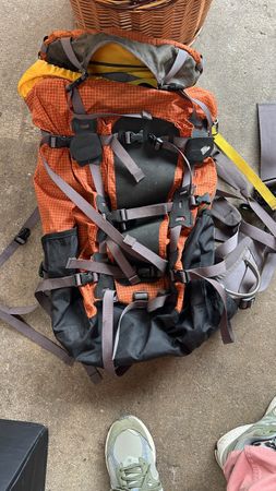 Rucksack orange/schwarz mit vielen Fächern guter Zustand