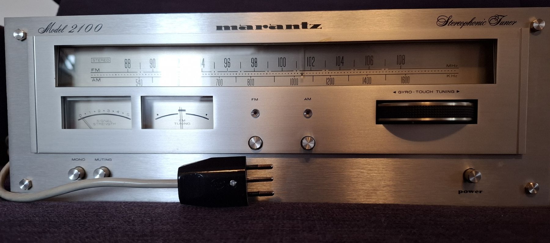 Marantz Radio: Marantz Modell 2100 Stereophoner Tuner – Usato da Winterthur venduto da DanielaB07
