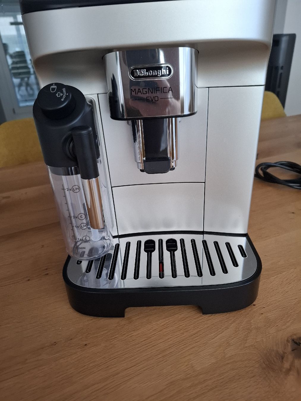 De'Longhi Kaffeemaschinen & Espressomaschinen: DeLonghi Magnifica Evo Kaffeevollautomat – Gebraucht aus Zürich von cor_7yj5 4