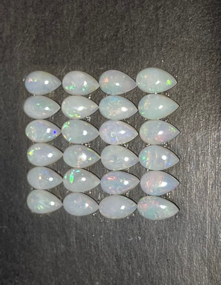 Fossili: 24 Stk  Cabochons Opal echt winzig neu – Nuovo e nell'imballaggio originale da Leuggern venduto da gemshow 1