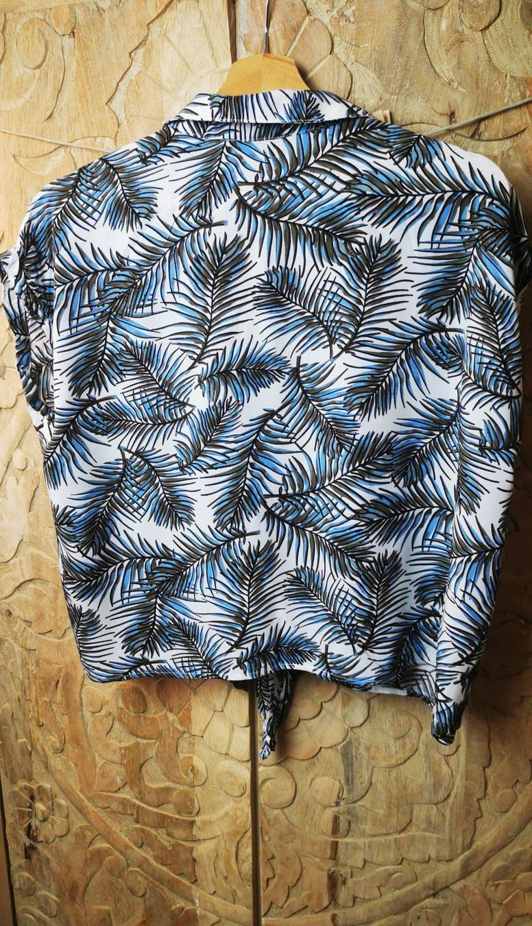 Blusen: Sommerlich leichte Damenbluse Palmenmuster Bluse Hemd - M – Gebraucht aus Wettingen von JasminL92-2 1