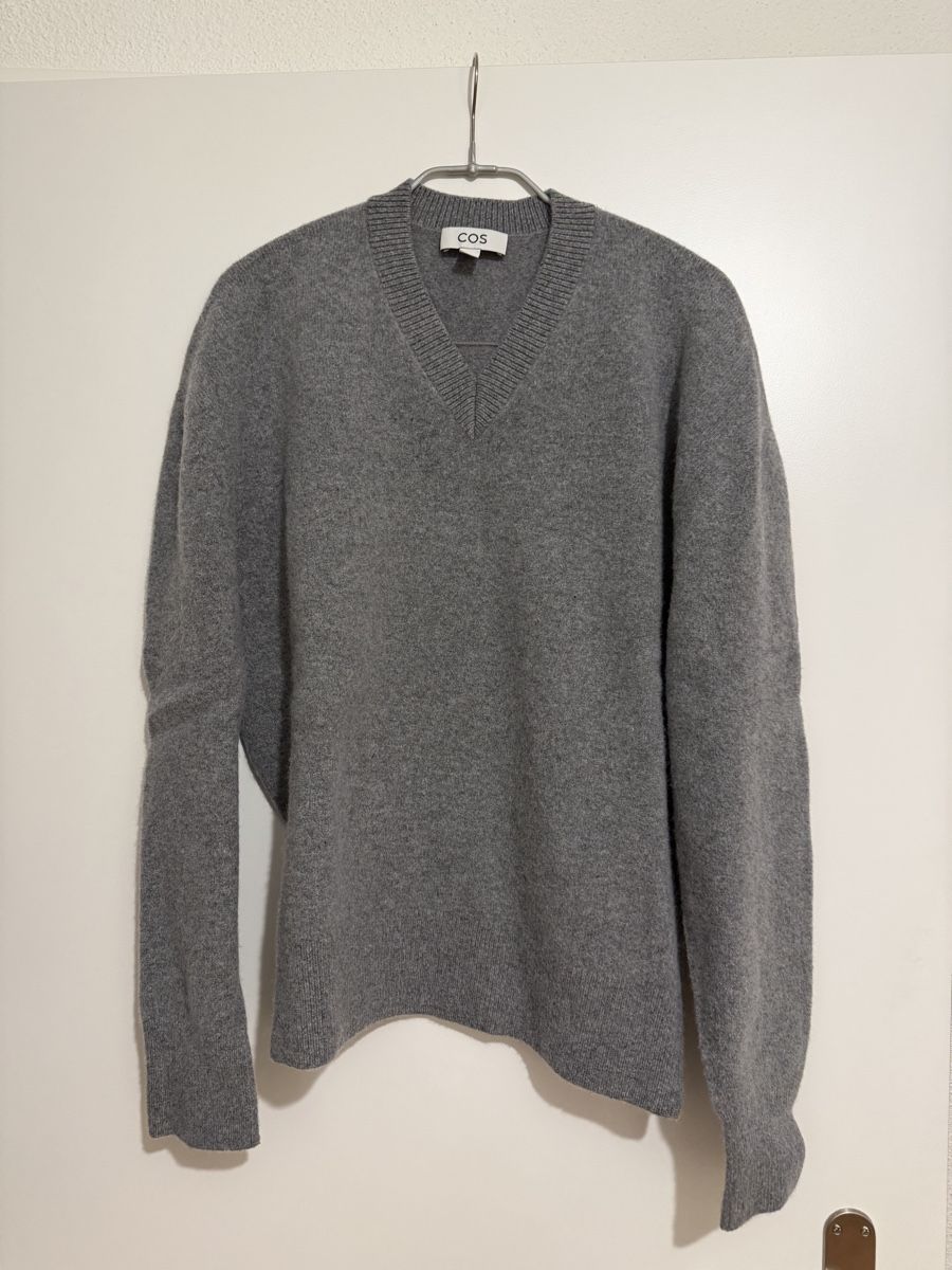 Cos Maglioni & Felpe: COS COS Wollpullover mit V-Ausschnitt – Usato da Herisau venduto da LauraHope 1