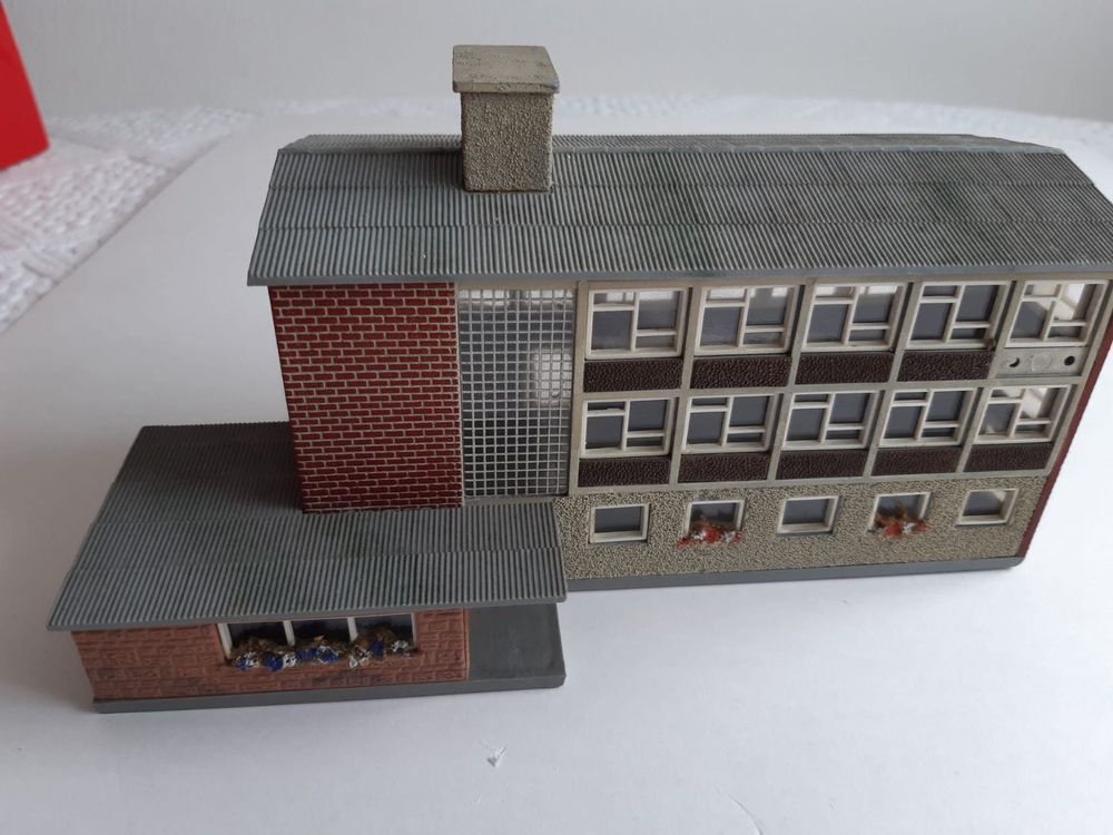 Maquette Vollmer HO V 554 Immeuble Administratif / Bureau, époque 3, Pré-assemblée, Vintage