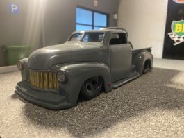 Modellauto Chevrolet Pickup grau tiefergelegt