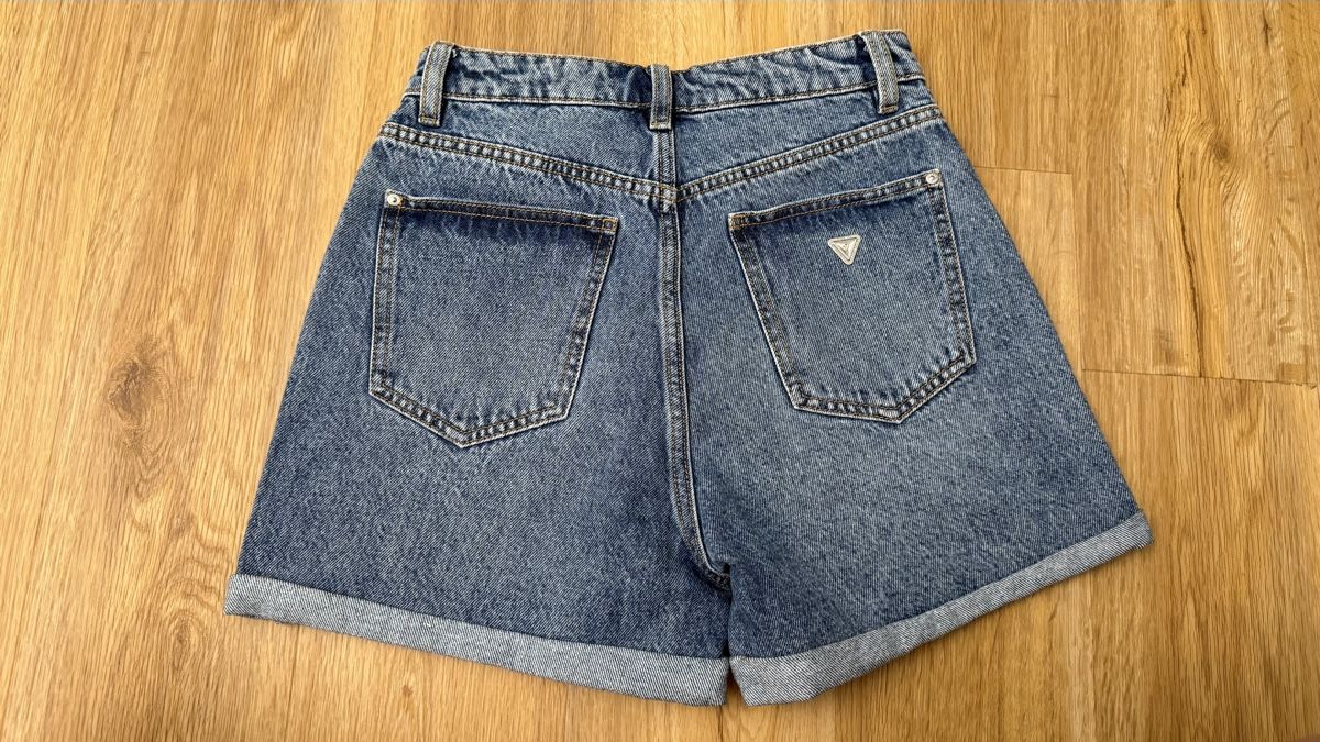 Guess Jeans: Jeans Guess Gr. 25. Neu – Nuovo (secondo la descrizione) da Wallisellen venduto da S_lb 1