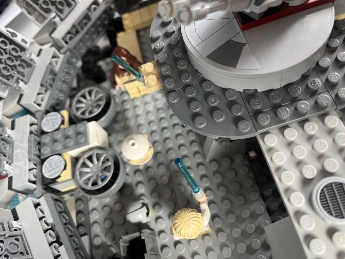 Lego Baukästen: Lego Star Wars Falcon + Diverse Figuren – Gebraucht aus Roggwil BE von NYRF 4