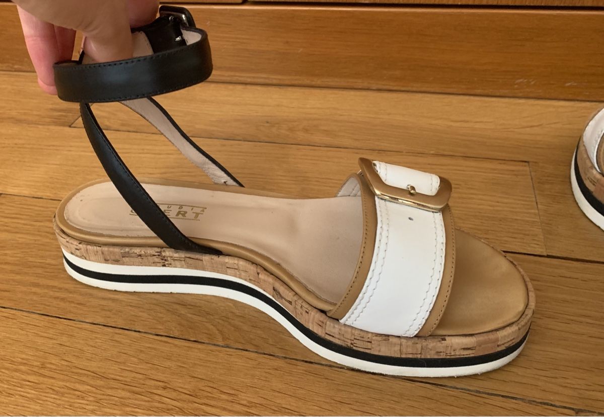 Scarpe da donna: Ledersandalen mit Plateau-Sohle, Gr. 38 – Usato da Zürich venduto da p_q7q_nichtraucher 2