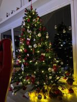 Sapin avec décorations