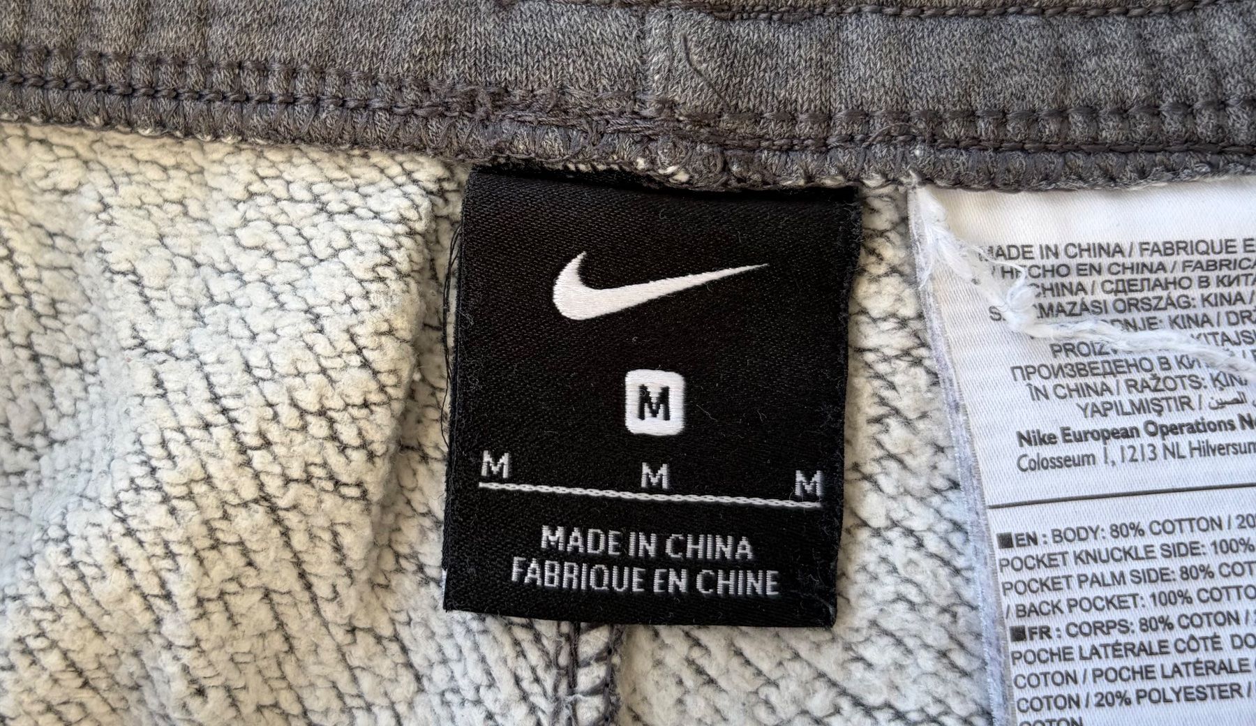 Nike Pantaloni: Nike Trainerhose kurz Grösse M – Usato da Hallwil venduto da maxima2006 2