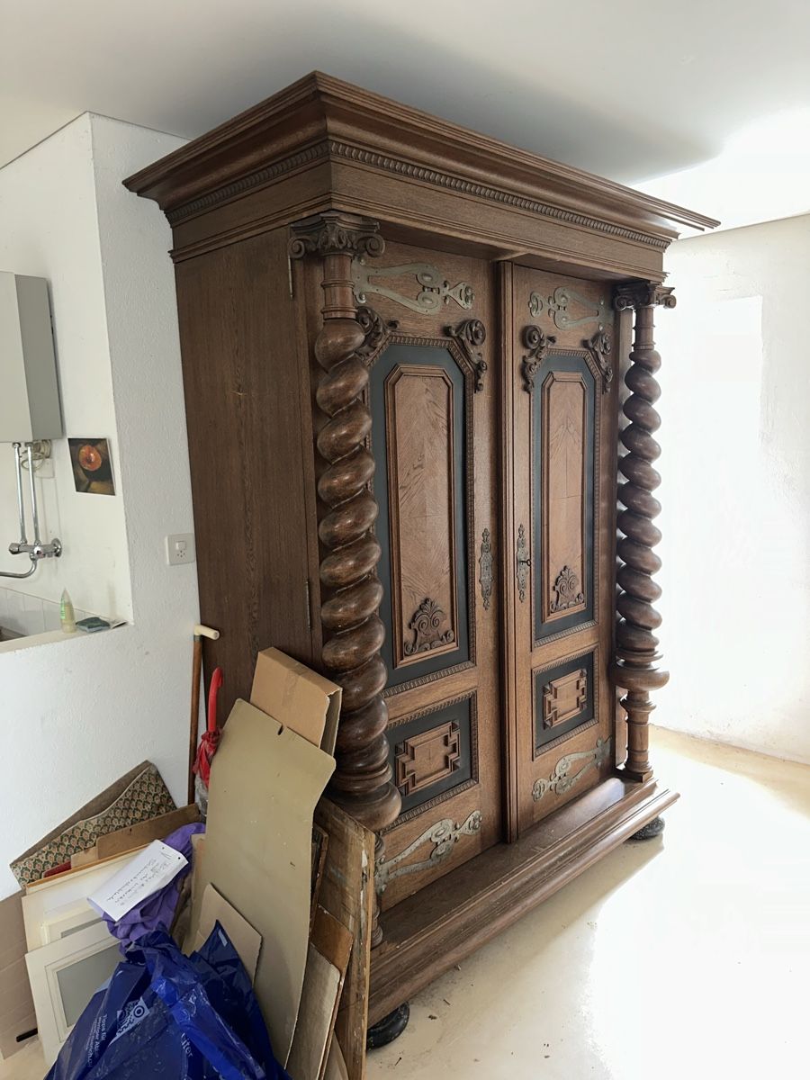 Armadi: Schrank vermutlich 19 Jhr – Usato da Zürich venduto da mrbluewave