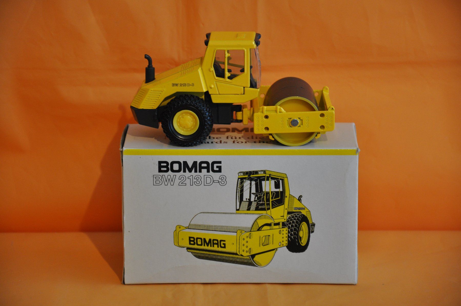 Modellbausätze & Standmodelle: BOMAG BW 213 D-3 Walzenzug – Neu (gemäss Beschreibung) aus Mitlödi von worker04 2