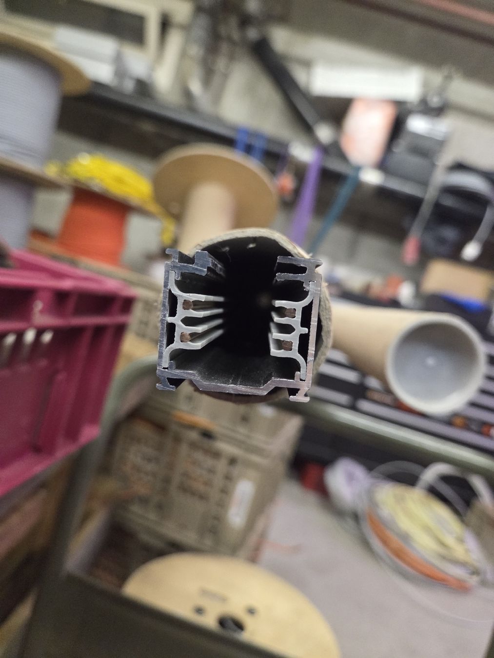 Lampes: LKM 3-Phasen Stromschiene schwarz 2000mm IVELA – Neuf avec emballage d'origine à Zürich par eymen20 4