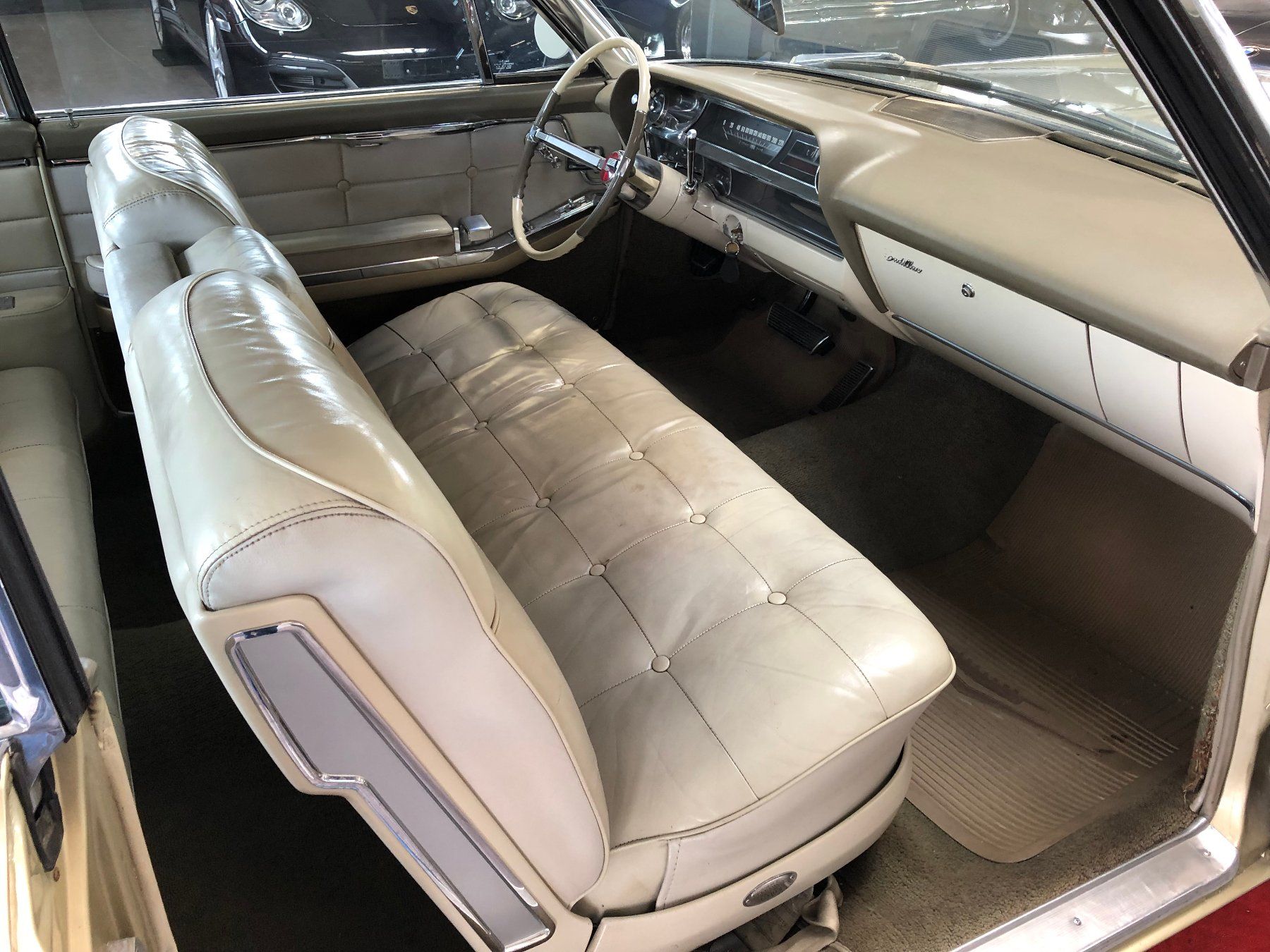 Cadillac Automobili: CADILLAC DEVILLE COUPE 6.4-V8 – Usato da Gampelen venduto da Steuer0 5